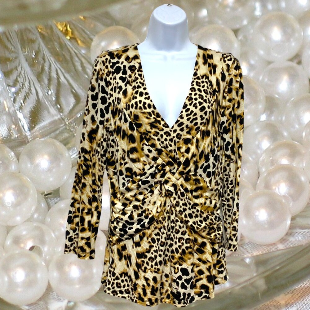 Cable & Gauge-Women's Medium Top Animal Print V-Neckline Gathered Waist Line